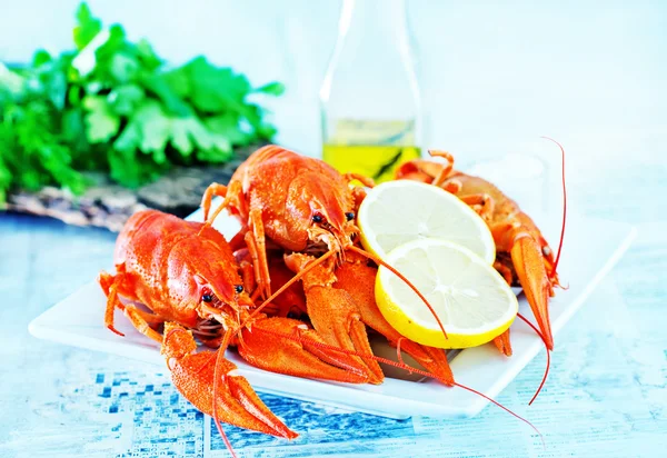 Boiled cancers with lemon — Stock Photo, Image