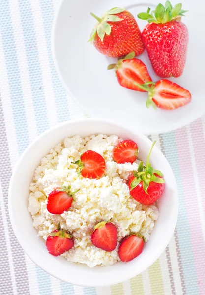 Tasty cottage with strawberries — Stock Photo, Image