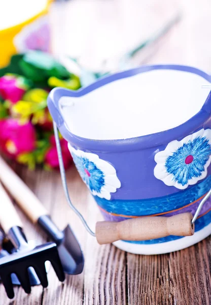 Gardening utensil on a table — Stock Photo, Image