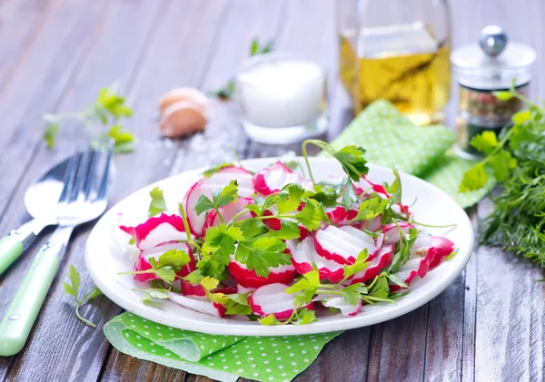 Ensalada de rábano en el plato — Foto de Stock