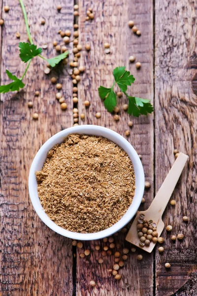 Sabroso cilantro en tazón —  Fotos de Stock