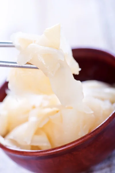 Ginger in ceramic bowl — Stock Photo, Image