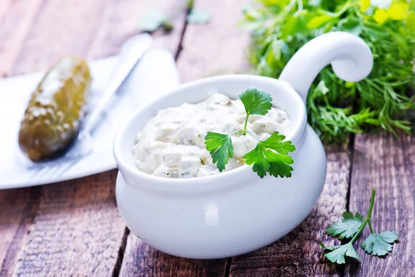 Witte saus met komkommer — Stockfoto