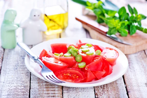 Ensalada de tomate en plato — Foto de Stock