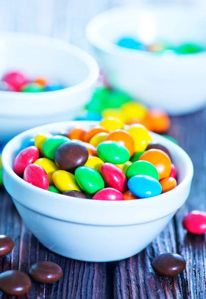 Färg godis i skålar — Stockfoto