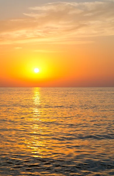 Coucher de soleil sous la mer, magnifique coucher de soleil — Photo