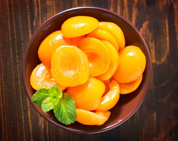 Leckere Aprikosen zum Frühstück — Stockfoto