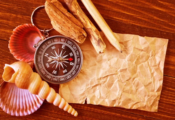 Old shell and compass — Stock Photo, Image