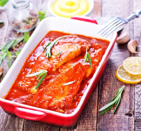 Fish with sauce in bowl — Stock Photo, Image