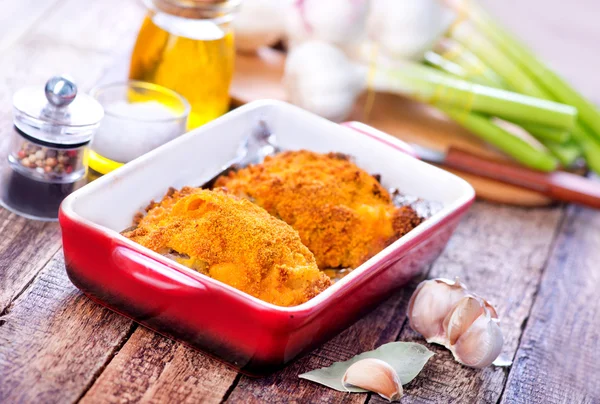 Fried chicken in bowl — Stock Photo, Image