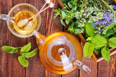 Taze ot ve bitkisel çay