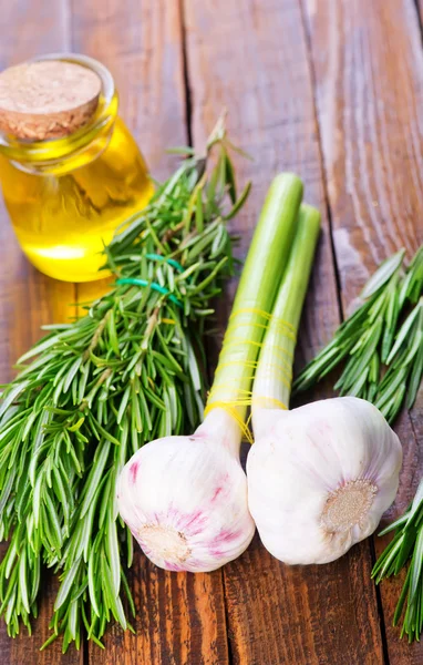 Garlic with olive oil — Stock Photo, Image