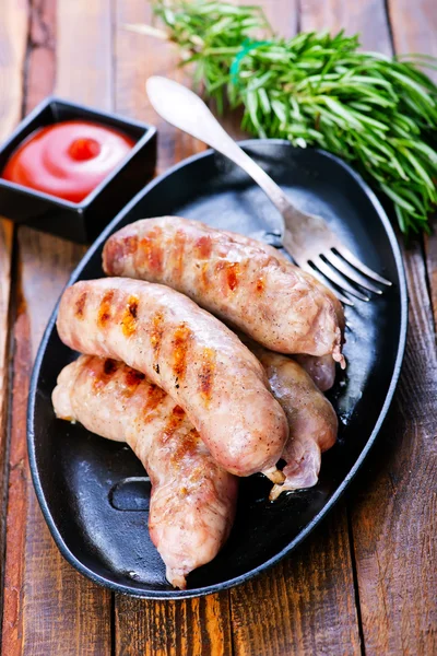 Saucisses savoureuses grillées — Photo