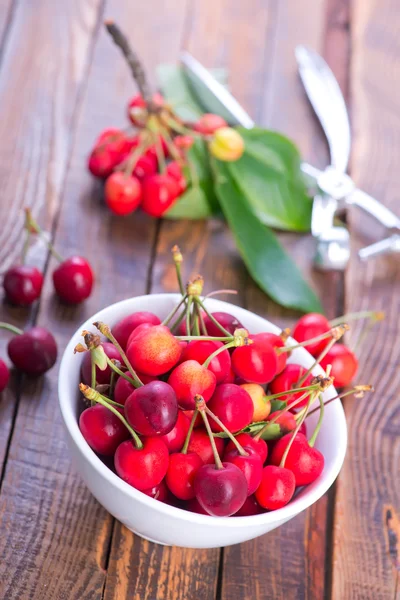 Cerezas frescas maduras —  Fotos de Stock