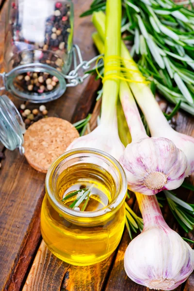 Aceite de romero con ajo —  Fotos de Stock