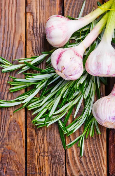 Fresh garlic and rosemary — Stock Photo, Image