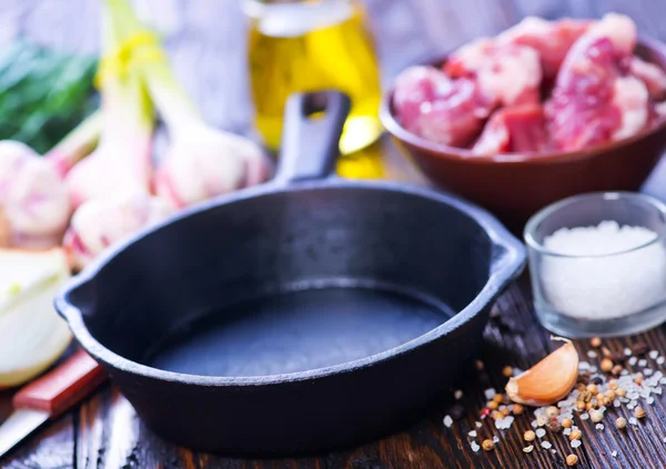 Carne cruda con especias —  Fotos de Stock