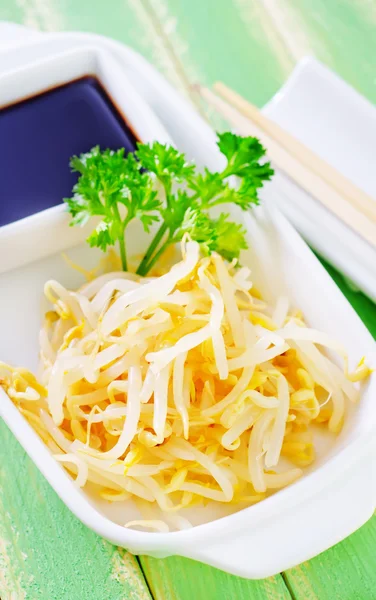 Bean sprouts and soy sauce — Stock Photo, Image