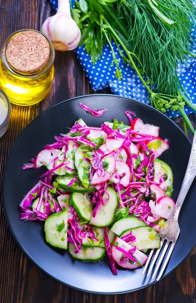 Salad with cabbage and cucumber — Stock Photo, Image