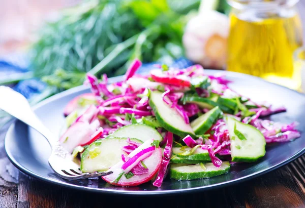 Salad with cabbage and cucumber — Stock Photo, Image