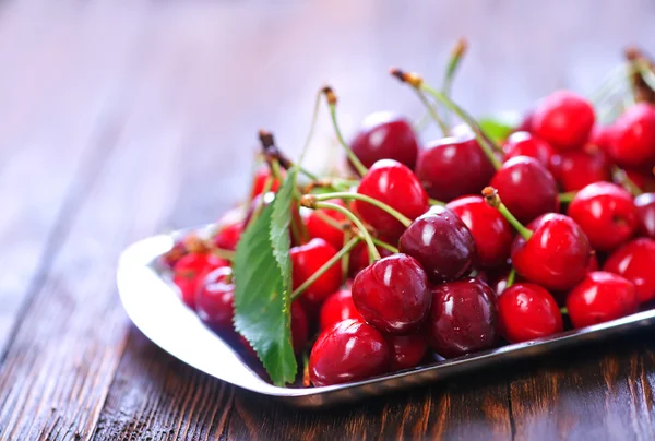 Fresh ripe red cherries — Stock Photo, Image