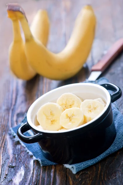 Bananas frescas na tigela — Fotografia de Stock