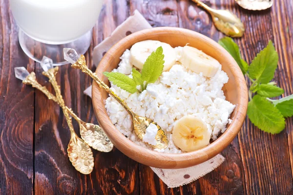 Frischer Quark mit Banane — Stockfoto