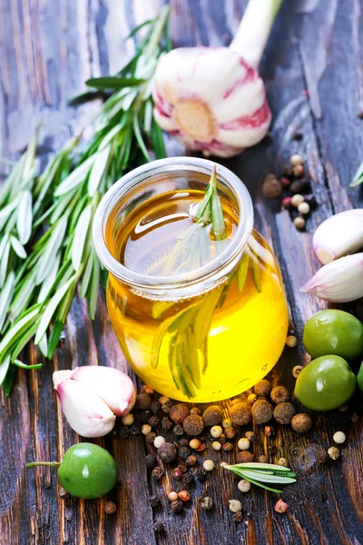 Green olives and olive oil — Stock Photo, Image