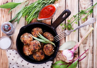 Kızarmış köfte ile baharat