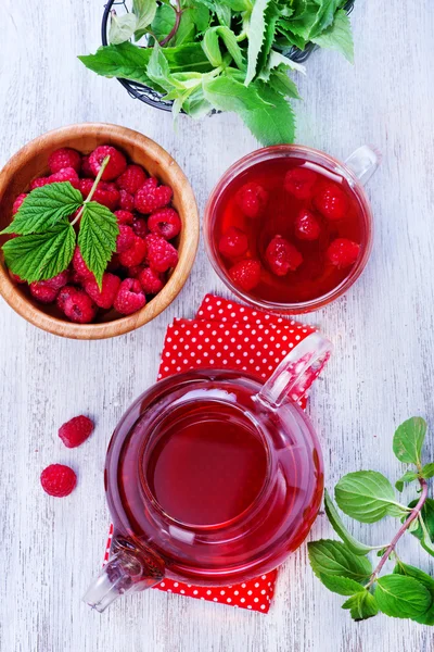 ラズベリーのお茶と新鮮な果実 — ストック写真
