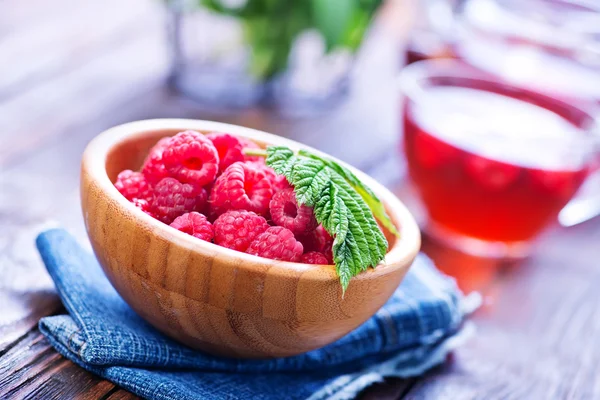 Tè al lampone e bacche fresche — Foto Stock