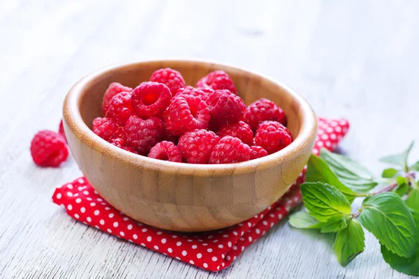 Fresh ripe raspberries — Stock Photo, Image