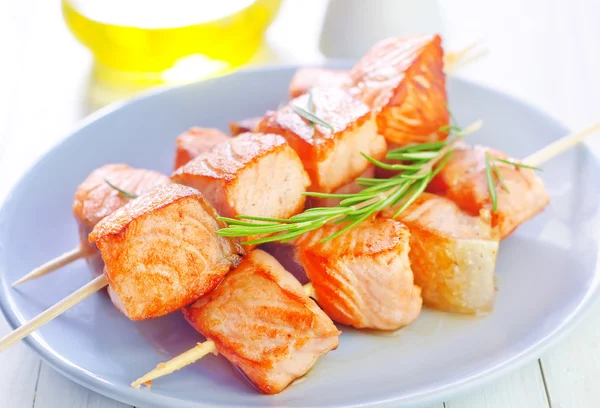 Deliciosos kebabs de salmão — Fotografia de Stock