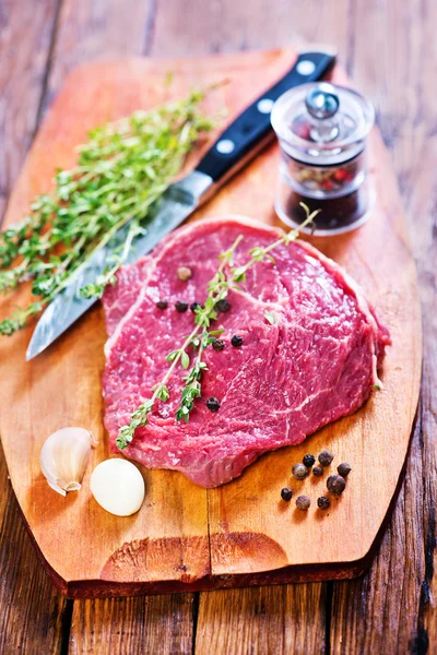 Nyers hús, fűszerek — Stock Fotó