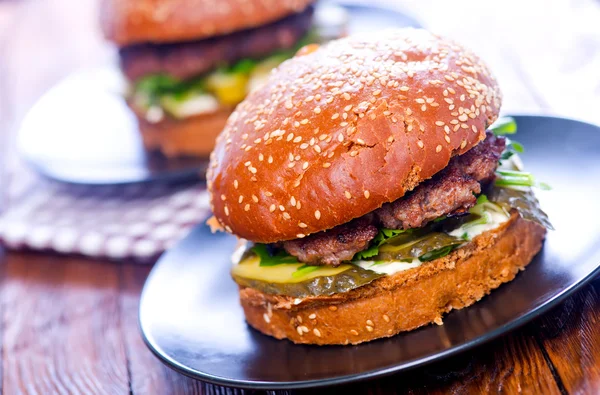 Hamburguesas frescas sabrosas —  Fotos de Stock