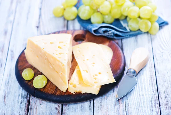 Delicious cheese with grapes — Stock Photo, Image