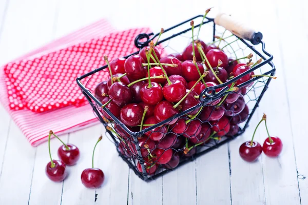 Frische reife Kirschen — Stockfoto