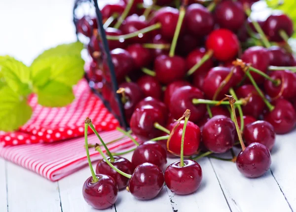 Cerezas frescas maduras —  Fotos de Stock