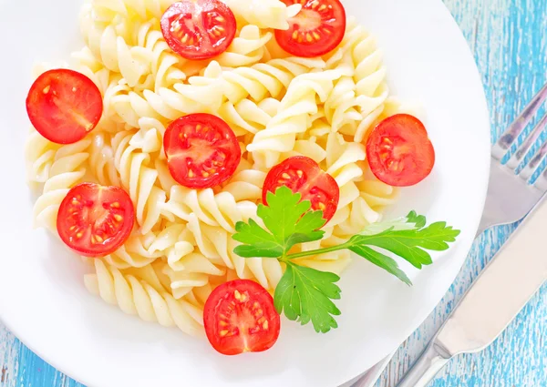 Massa deliciosa com tomates — Fotografia de Stock