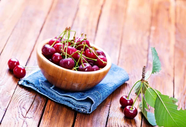 Cerezas frescas maduras —  Fotos de Stock