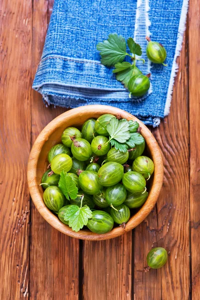 Fresh gooseberries in bowl — Stock Photo, Image