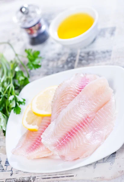 Filete de pescado crudo con especias —  Fotos de Stock