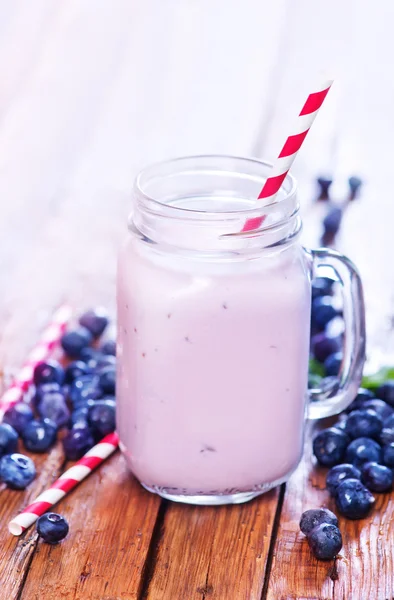 Glas Joghurt mit Beeren — Stockfoto