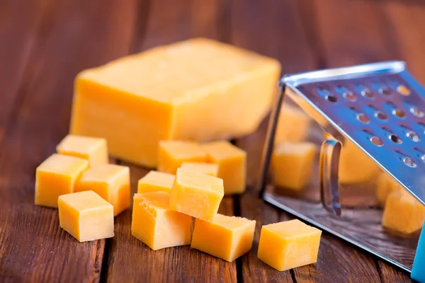 Geschnittener Cheddar-Käse — Stockfoto