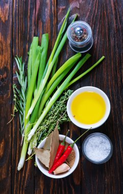 kırmızı biber ve baharat masada