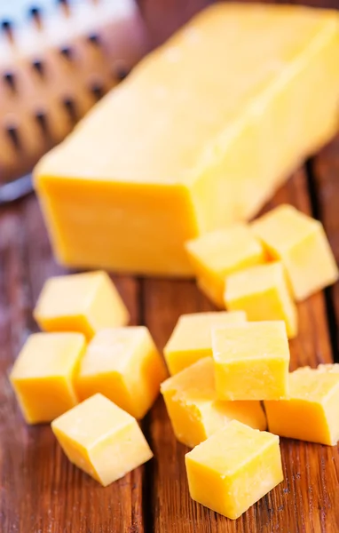 Geschnittener Cheddar-Käse — Stockfoto