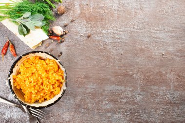 Hint mutfağı - Hint baharatlarıyla karışık pirinç yemeği, köri