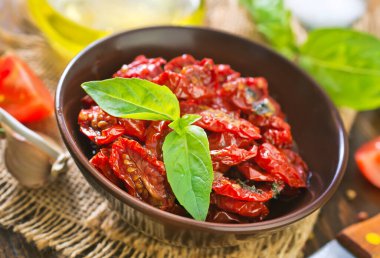 Kuru domates kasesinde