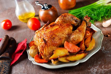 Metal tabakta sebzeli fırında tavuk