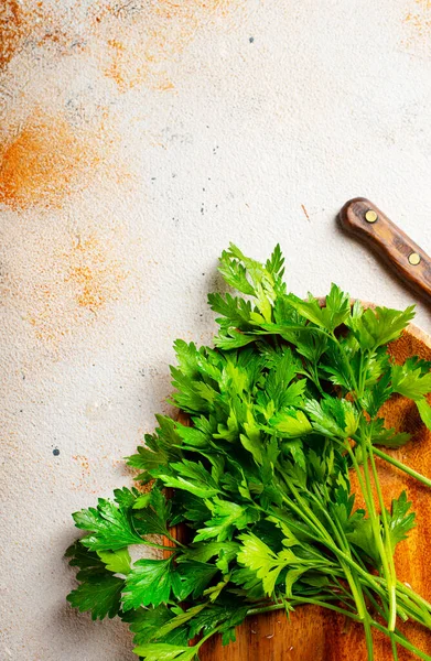 Green Parsley Wooden Plate Table — Foto Stock